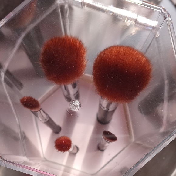 Beauty Must Haves Brush Set - Picture 5 of 6